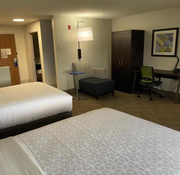 Люкс с гидромассажем, Holiday Inn Express Hotel & Suites Las Vegas, An Ihg