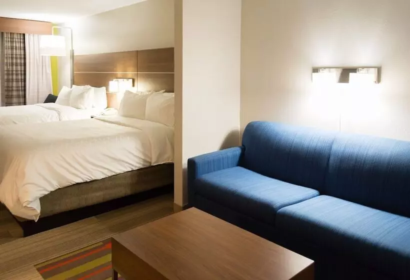 سوییت, Holiday Inn Express Hotel & Suites Muskogee, An Ihg