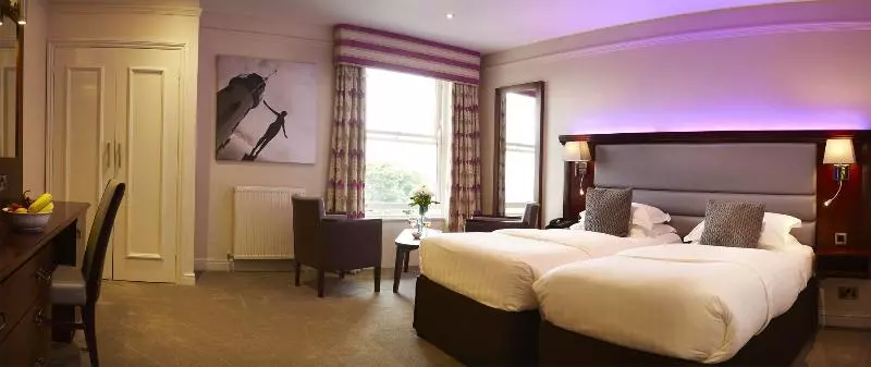 キングサイズベッドのスイートルーム, Holiday Inn Express Hotel & Suites Warminster Horsham, An Ihg