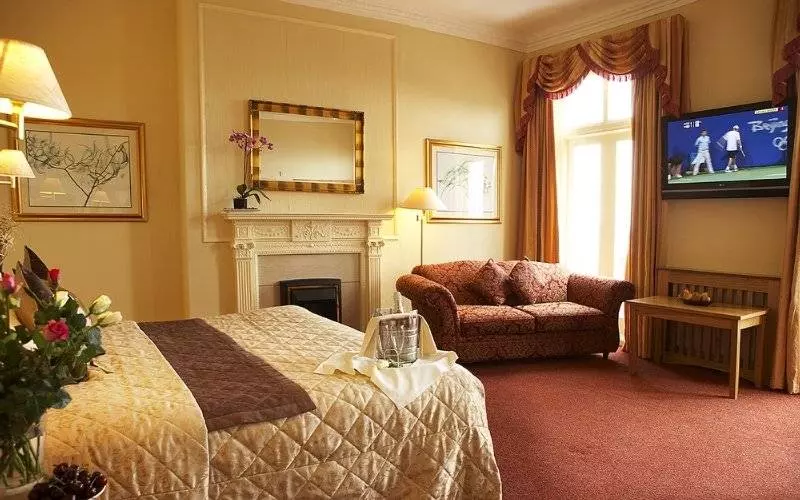 キングサイズベッドのスイートルーム, Holiday Inn Express Hotel & Suites Warminster Horsham, An Ihg