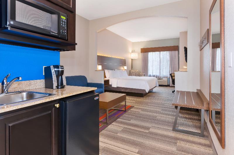 Люкс Кровать Кинг, Holiday Inn Express Hotel & Suites Warminster Horsham, An Ihg