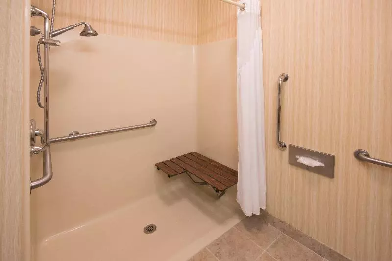 身障者適用スタンダードルーム, Holiday Inn Express Hotel & Suites Wauseon, An Ihg