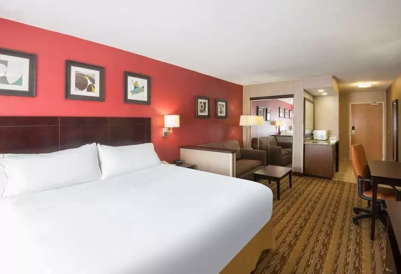 スイート, Holiday Inn Express Hotel & Suites Wauseon, An Ihg
