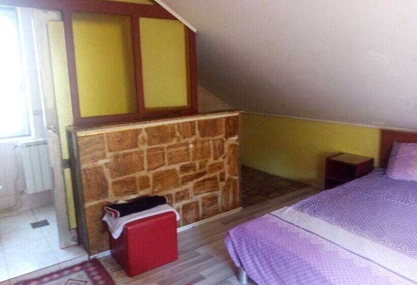 اتاق استاندارد, Pink Hostel Mimi