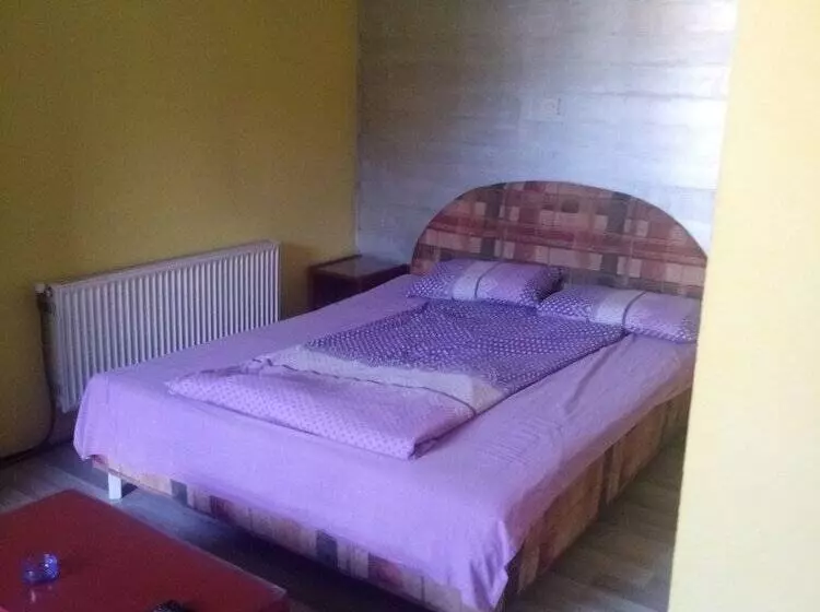 اتاق استاندارد, Pink Hostel Mimi