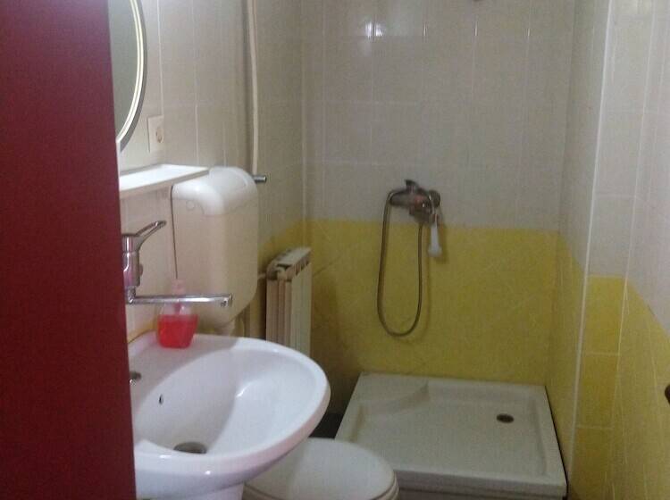 اتاق استاندارد, Pink Hostel Mimi