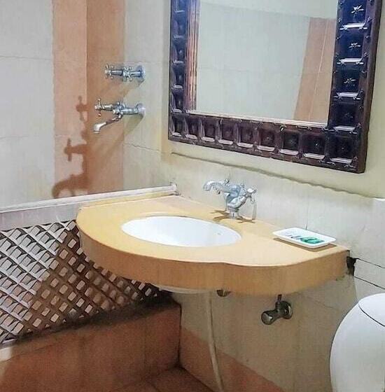 חדר דלוקס, Sajjan Niwas