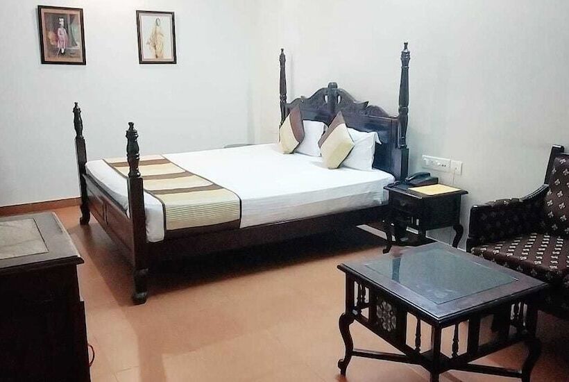 חדר דלוקס, Sajjan Niwas