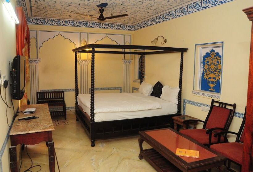 חדר דלוקס, Sajjan Niwas