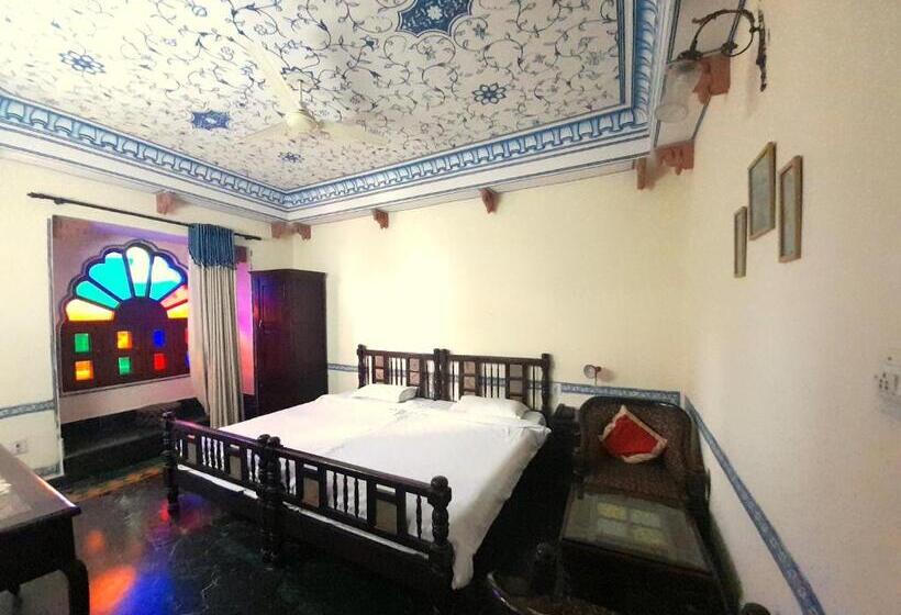 חדר דלוקס, Sajjan Niwas