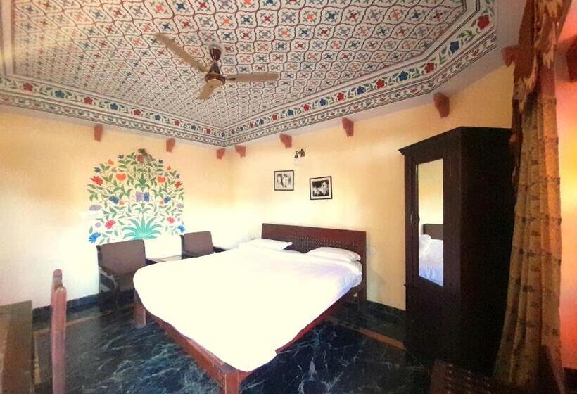 חדר דלוקס, Sajjan Niwas