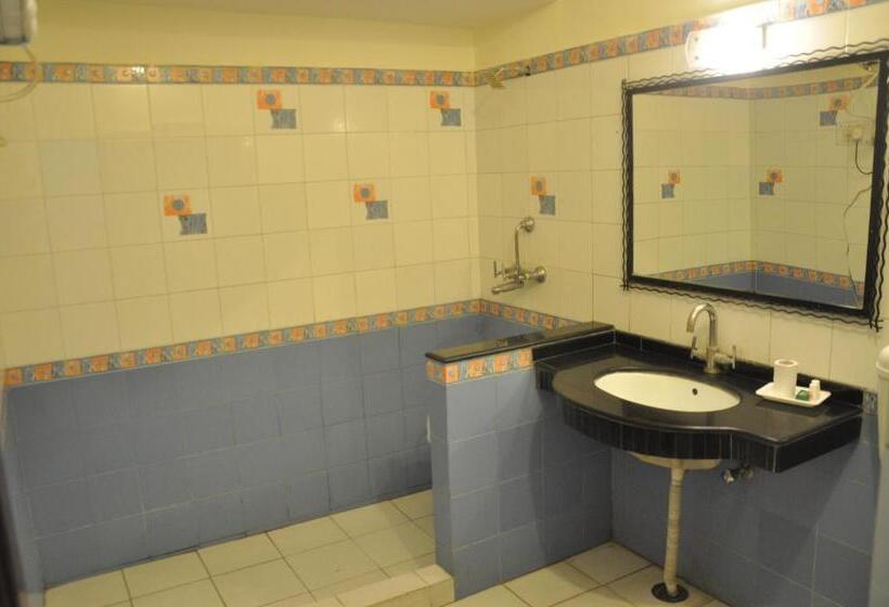 חדר דלוקס, Sajjan Niwas