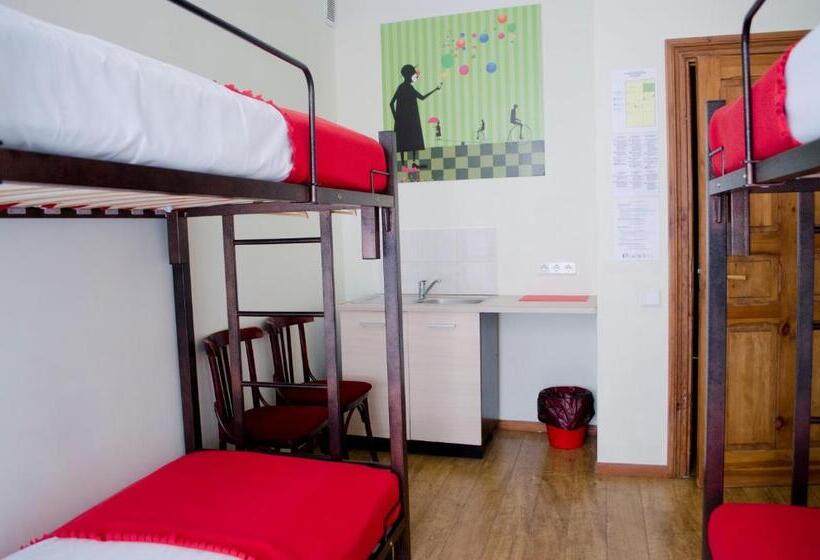 تختخواب در اتاق مشترک, Red Nose Hostel With Self Check In