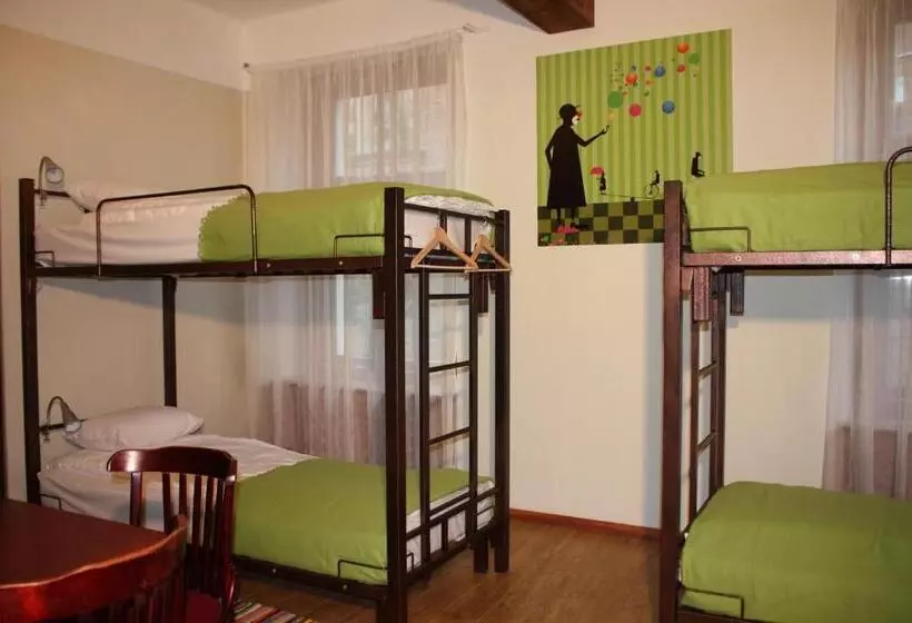 تختخواب در اتاق مشترک, Red Nose Hostel With Self Check In