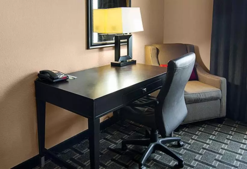 Standard-invahuone, Comfort Inn & Suites Paris