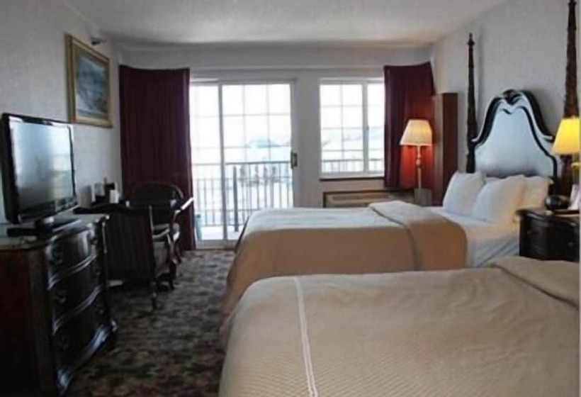 חדר דלוקס נוף לאגם, Crown Choice Inn & Suites Lakeview And Waterpark