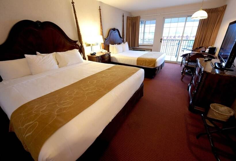 חדר דלוקס נוף לאגם, Crown Choice Inn & Suites Lakeview And Waterpark