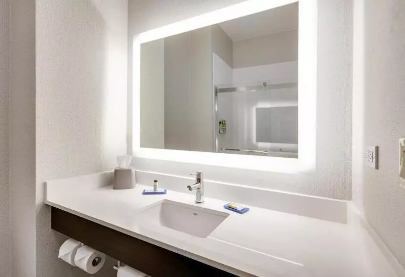 スイート, Holiday Inn Express Hotel & Suites Cleburne, An Ihg