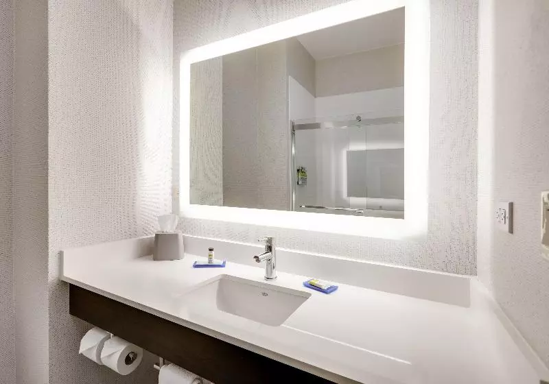 身障者適用スイートルーム, Holiday Inn Express Hotel & Suites Cleburne, An Ihg