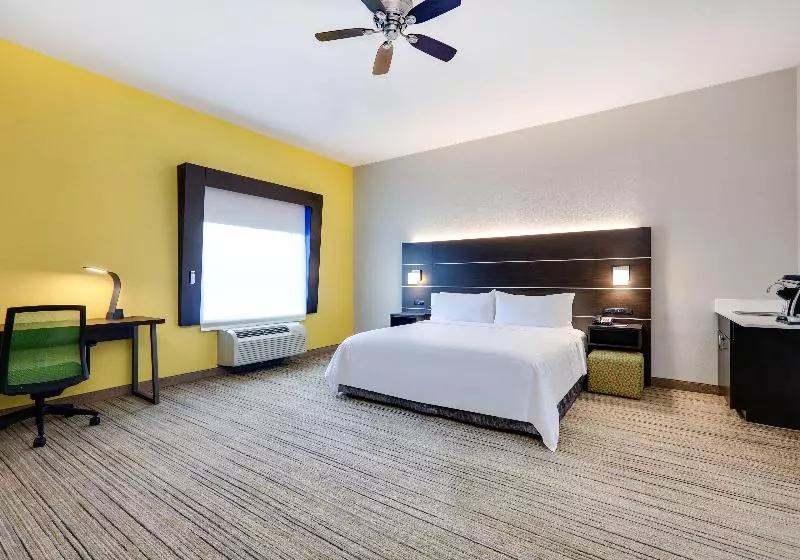 身障者適用スイートルーム, Holiday Inn Express Hotel & Suites Cleburne, An Ihg