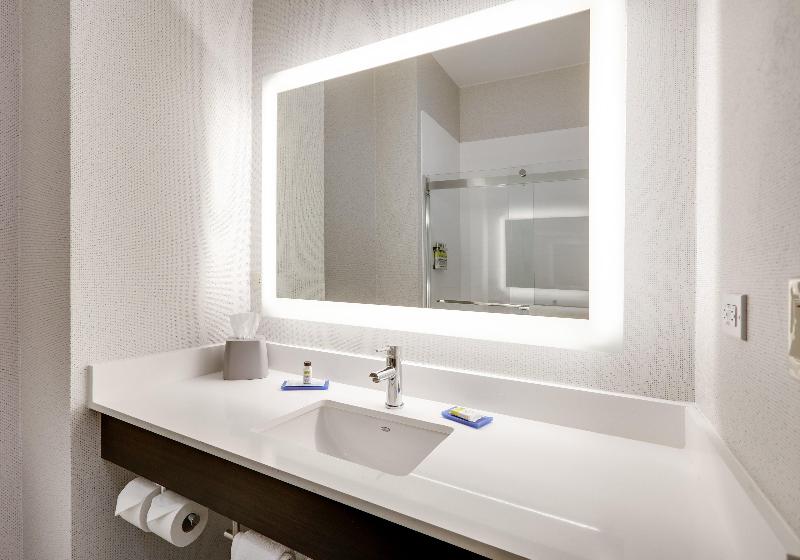 Люкс Кровать Кинг, Holiday Inn Express Hotel & Suites Cleburne, An Ihg