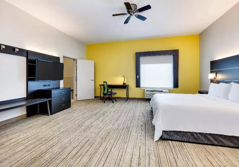 キングサイズベッドのスイートルーム, Holiday Inn Express Hotel & Suites Cleburne, An Ihg