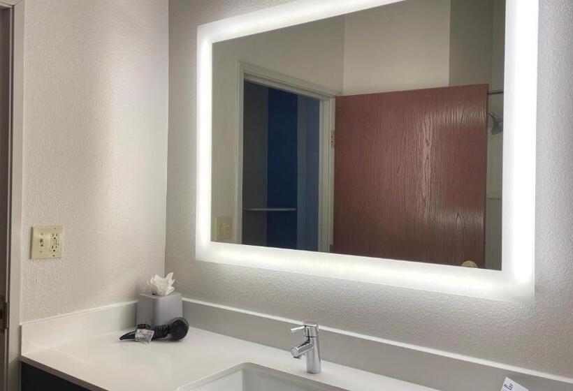 מיטת קינג בסוויטה, Holiday Inn Express Hotel & Suites Decatur, Tx, An Ihg