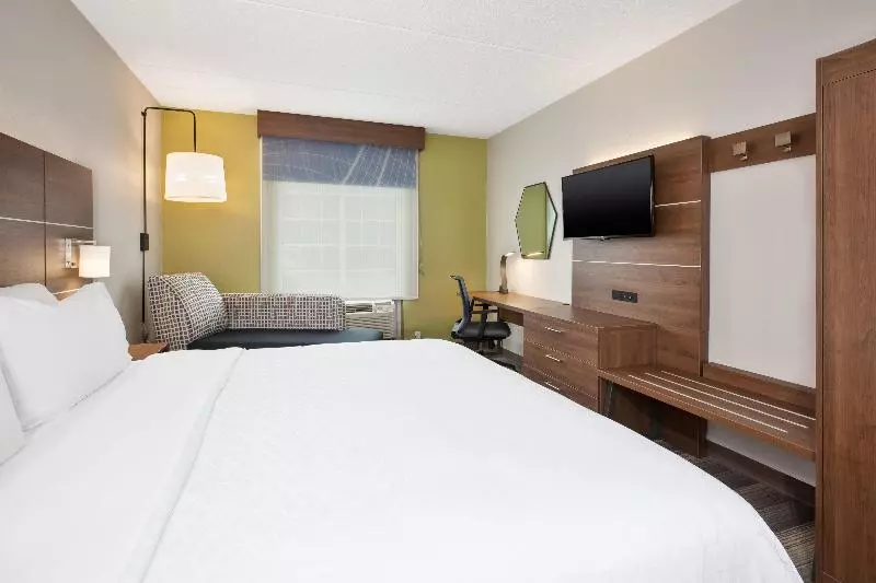 キングサイズベッドのスイートルーム, Holiday Inn Express Hotel & Suites Warrenton, An Ihg