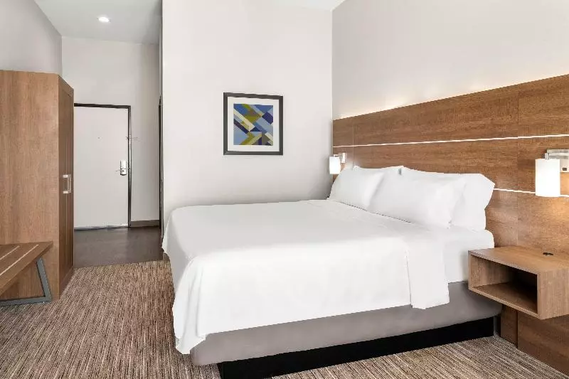 Standard-huone King-vuode, Holiday Inn Express & Suites Graham, An Ihg