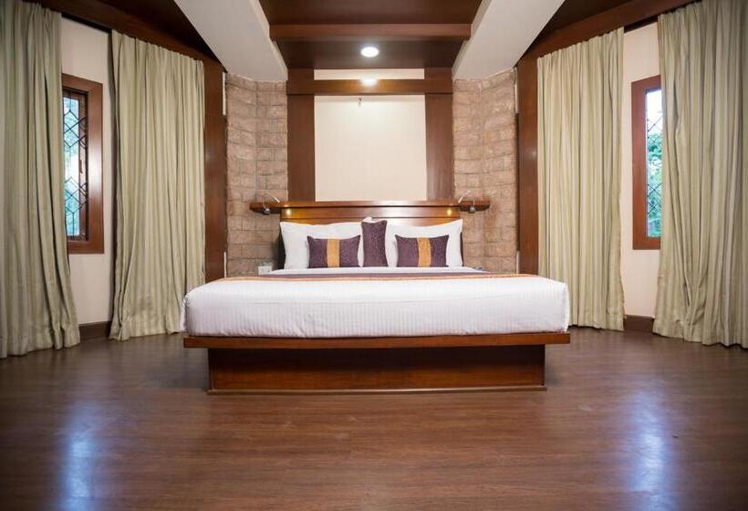 سوئیت با بالکن, Kodai International