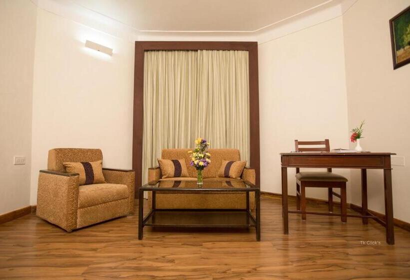 اتاق سوپریور, Kodai International