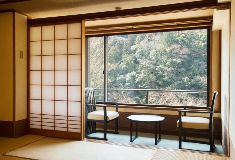 اتاق استاندارد چهار تخته, Momijiya Honkan Takaosansou