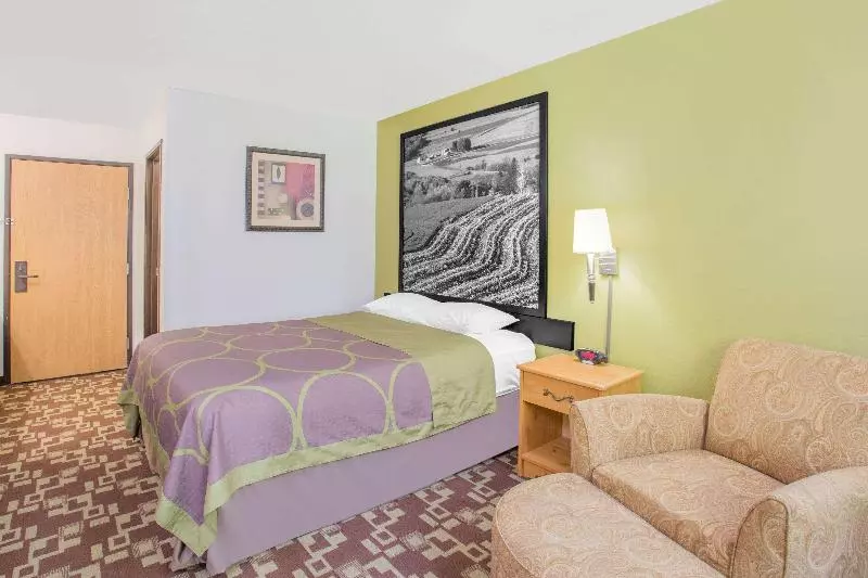 اتاق استاندارد با تخت بزرگ, Sleep Inn & Suites