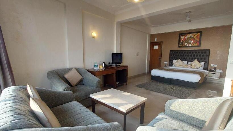 キングサイズベッドのスタンダードルーム, Tulip Inn Green Castle Mall Road