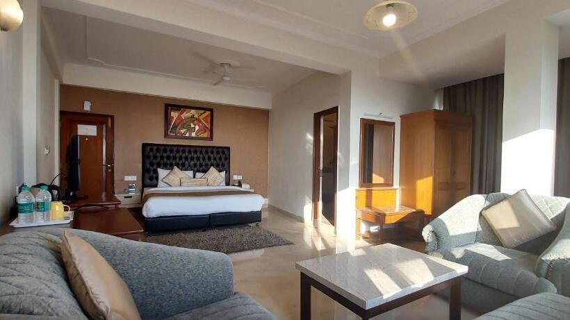 キングサイズベッドのスタンダードルーム, Tulip Inn Green Castle Mall Road