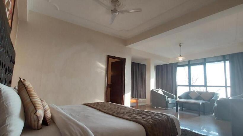 キングサイズベッドのスタンダードルーム, Tulip Inn Green Castle Mall Road