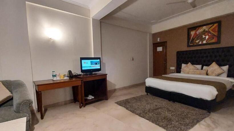 キングサイズベッドのスタンダードルーム, Tulip Inn Green Castle Mall Road