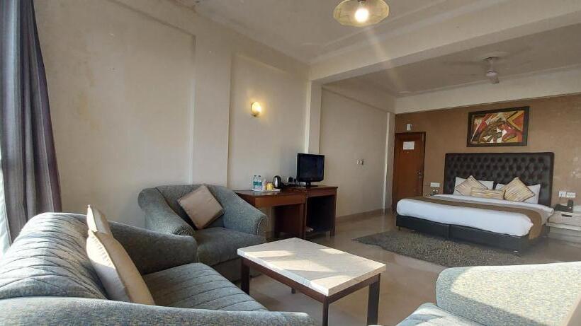 キングサイズベッドのスタンダードルーム, Tulip Inn Green Castle Mall Road