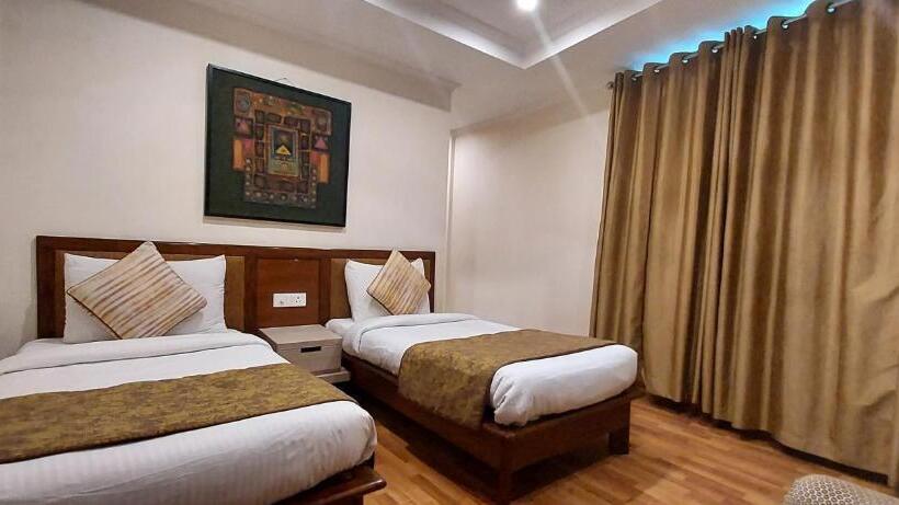 Семейный Номер, Tulip Inn Green Castle Mall Road
