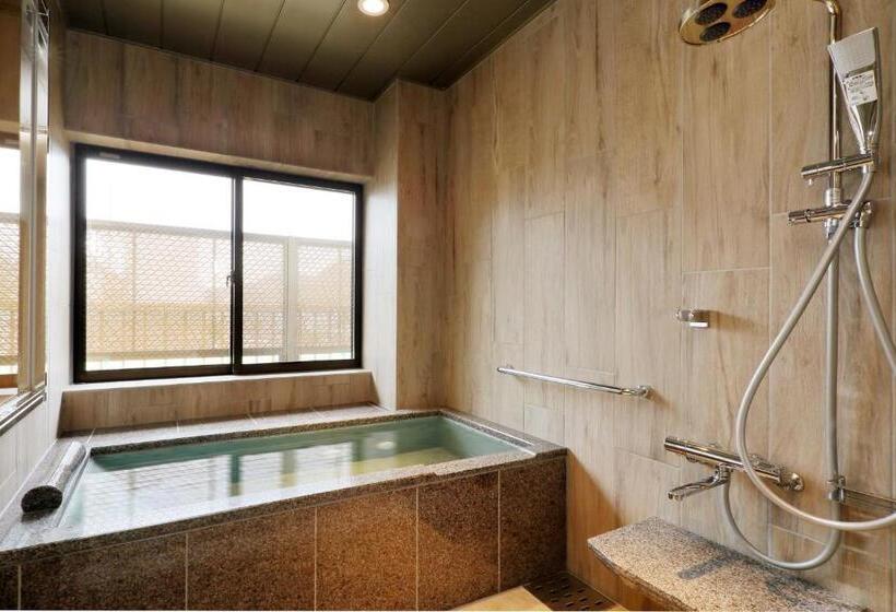 חדר סופריור, Asaya