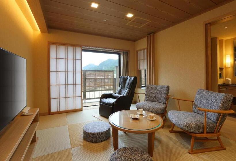 חדר סופריור, Asaya