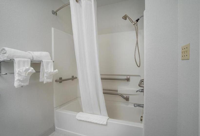 身障者適用キングサイズベッドルーム, Best Western Plus Silver Creek Inn