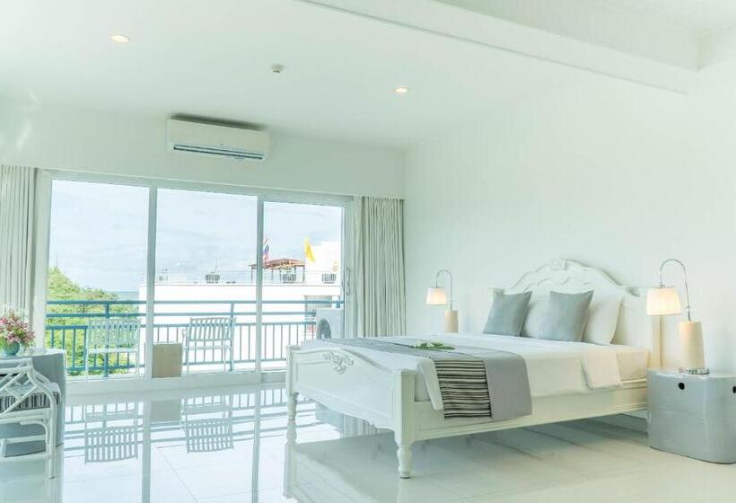 سوئیت با بالکن, Cera Resort @ Cha Am