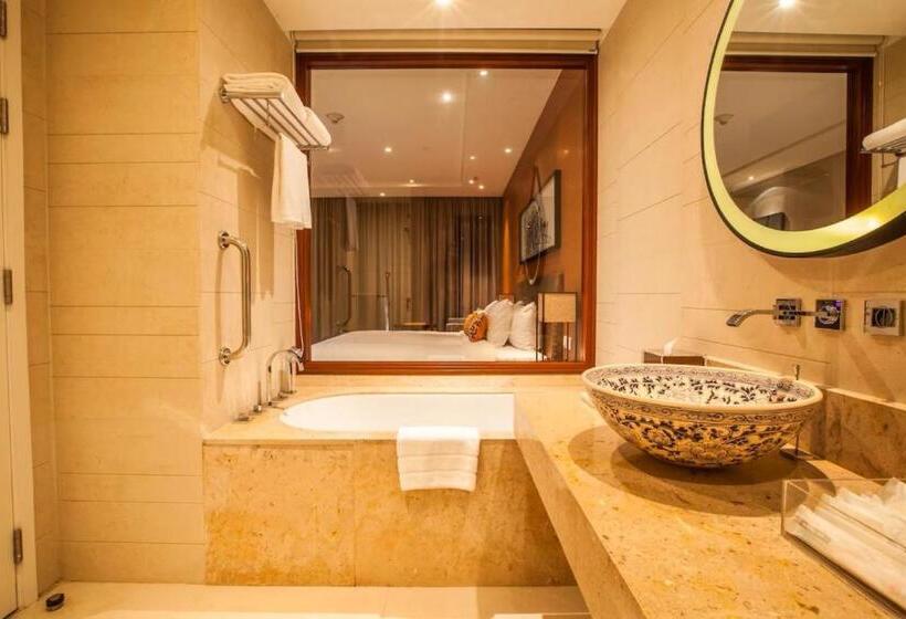 חדר קלאסי מיטת קינג סייז, Phuket Panwa Beachfront Resort