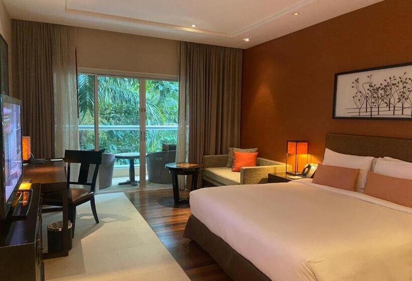 חדר קלאסי מיטת קינג סייז, Phuket Panwa Beachfront Resort