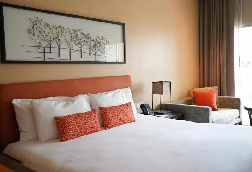 キングサイズベッドのクラシックルーム, Phuket Panwa Beachfront Resort