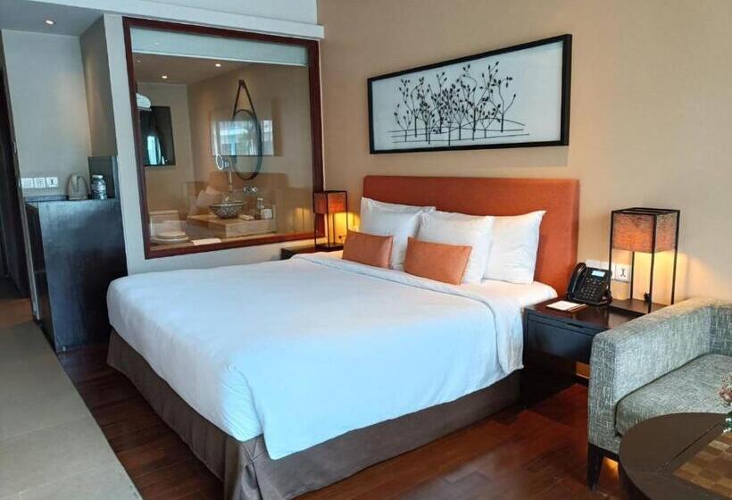 חדר סטנדרט עם מיטת קינג, Phuket Panwa Beachfront Resort