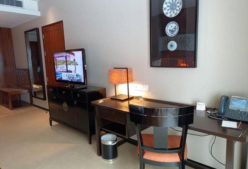 חדר סטנדרט עם מיטת קינג, Phuket Panwa Beachfront Resort