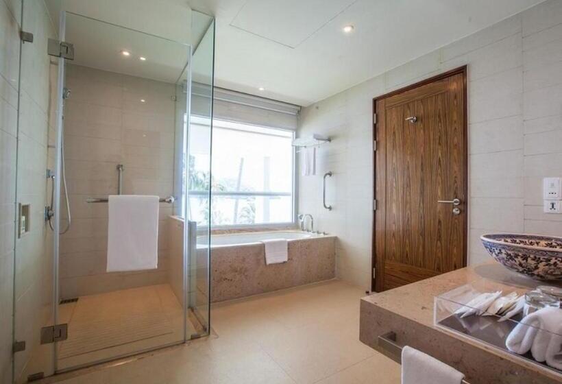 سوئیت کلاسیک, Phuket Panwa Beachfront Resort