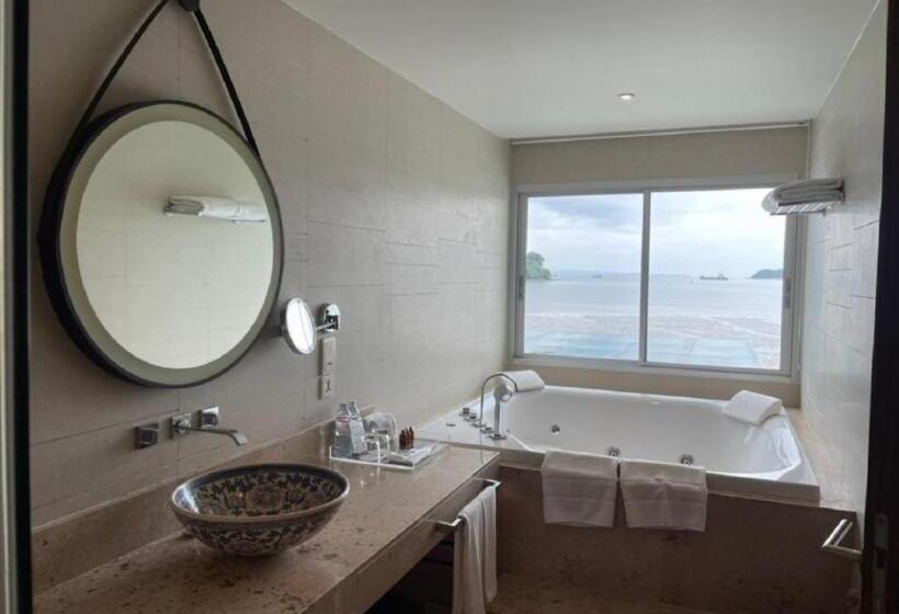 סוויטה, Phuket Panwa Beachfront Resort